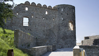 Zutritt zum Hofplatz der mittleren Burg
